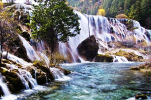 Cascada de la Playa de Perlas del Valle de Rize
