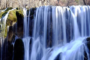 Cataratas de Nuorilang del Valle de Rize