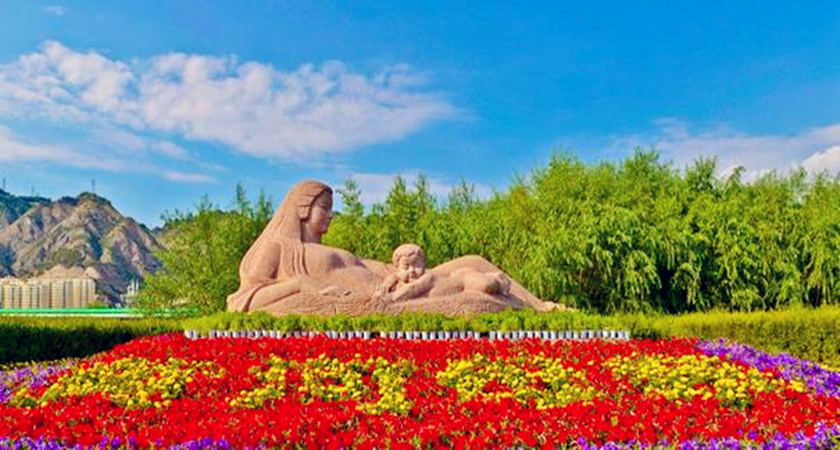 Escultura de Madre del Río Amarillo