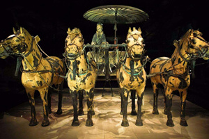 Los carros y caballos de bronce