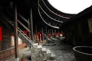 Interno di Jiqinglou di Chuxi Tulou.jpg