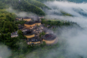 Tianluokeng nelle Nuvole.jpg