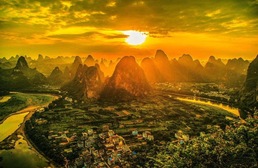 Montagna di Laozhai Guilin al tramonto