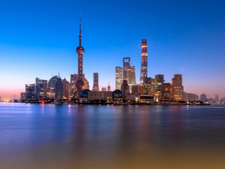 Exploración de China Metrópolis en Tren Rápido